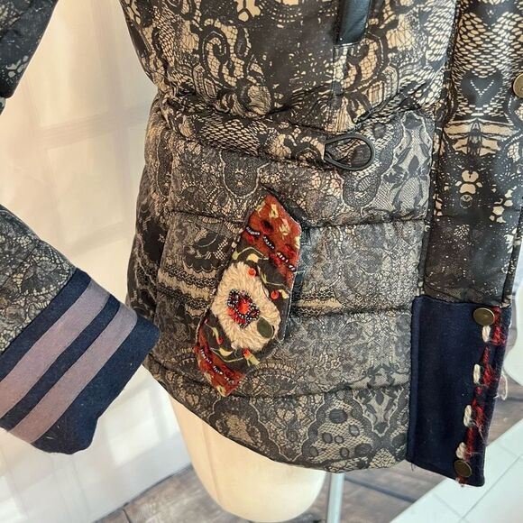 Desigual Badajoz lace print beaded embroidered puffer coat size 38 or US small - Picture 6 of 15